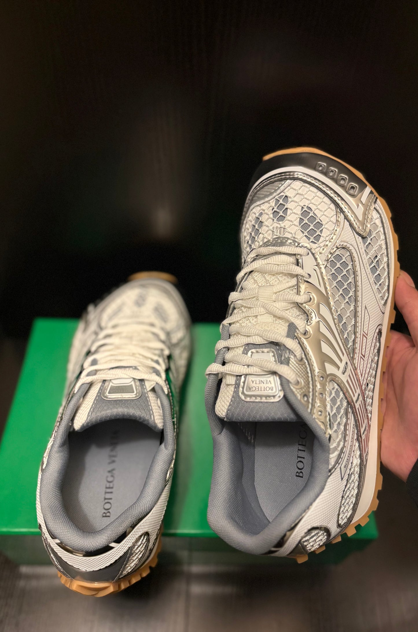 B*ttega Orb*t (White/Brown)