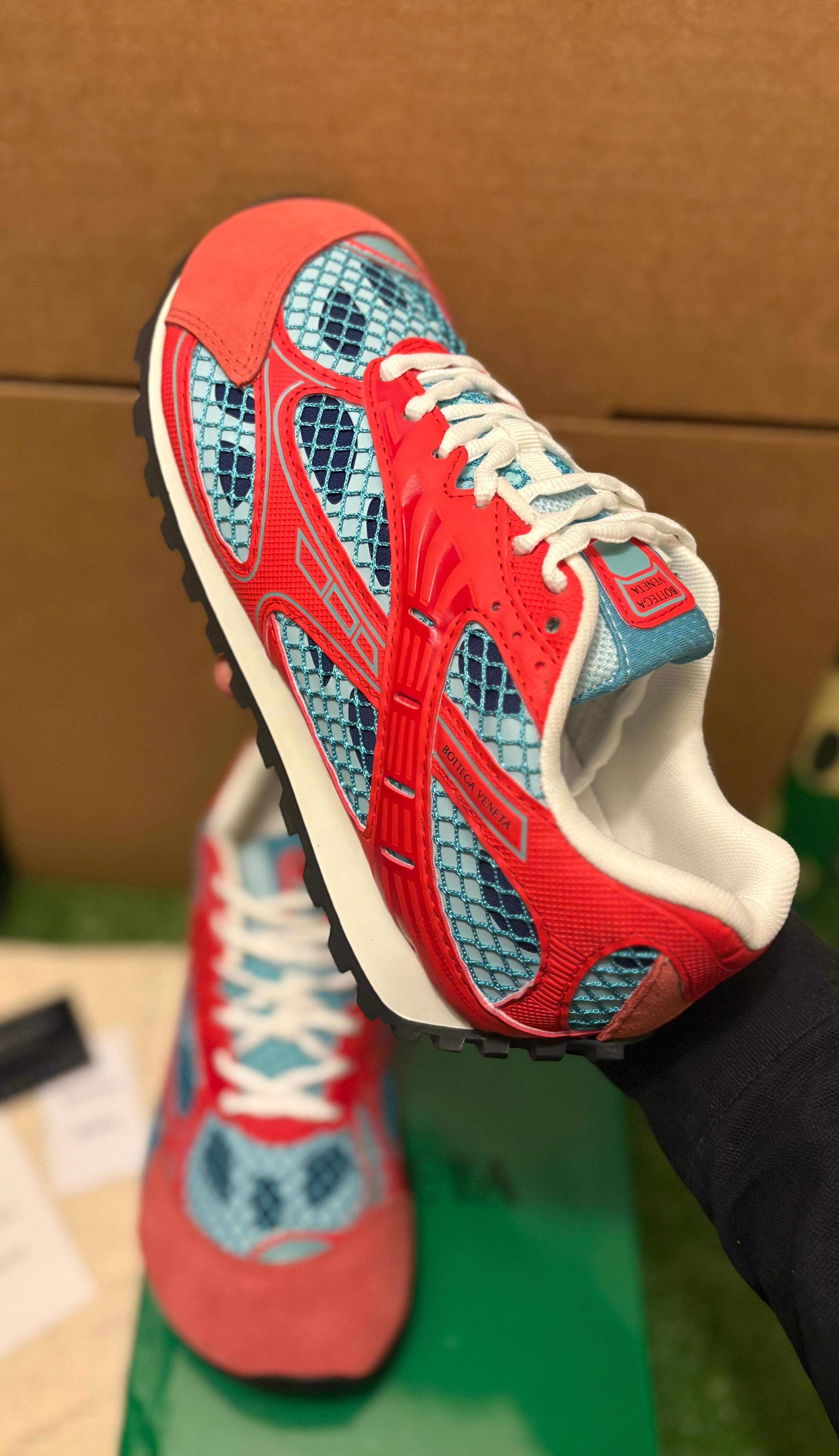 B*ttega Orb*t Red/Blue