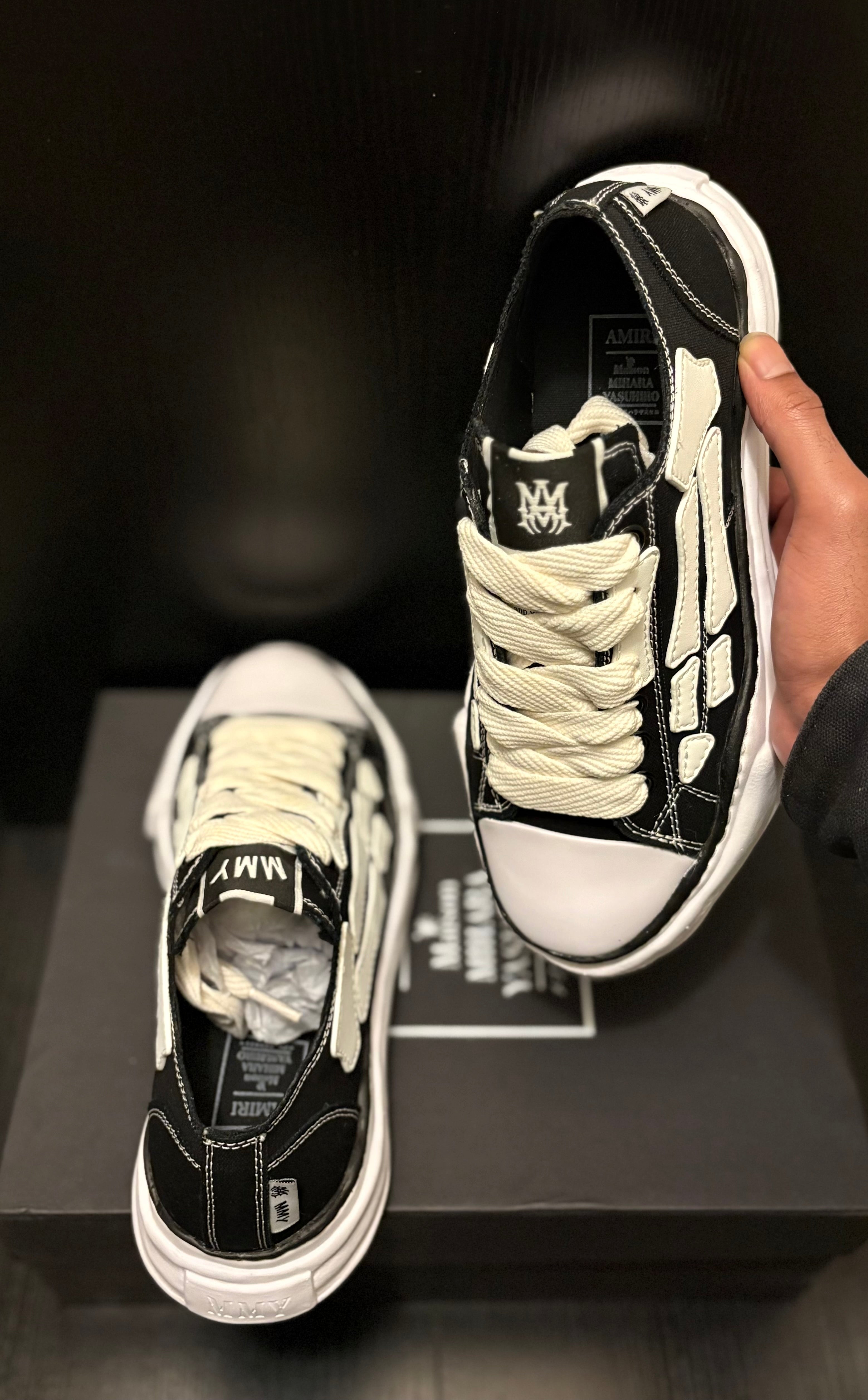 Mais*n Mih*ra x Am*ri’s Black