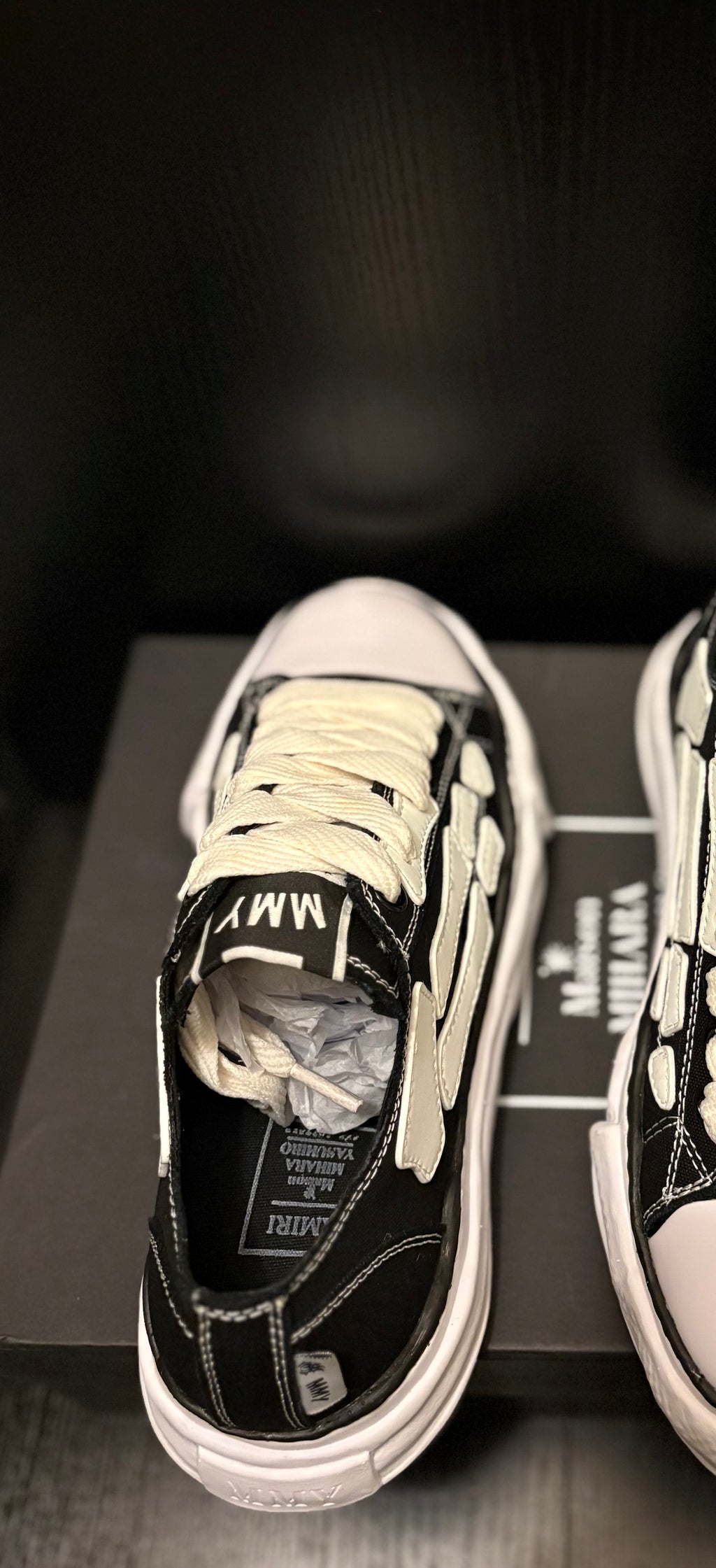 Mais*n Mih*ra x Am*ri’s Black