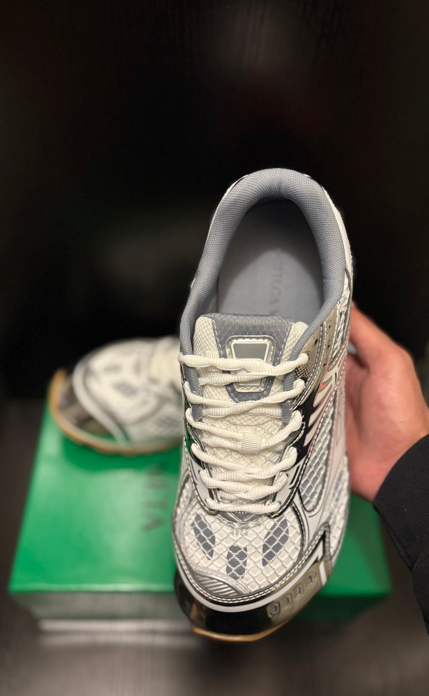 B*ttega Orb*t (White/Brown)