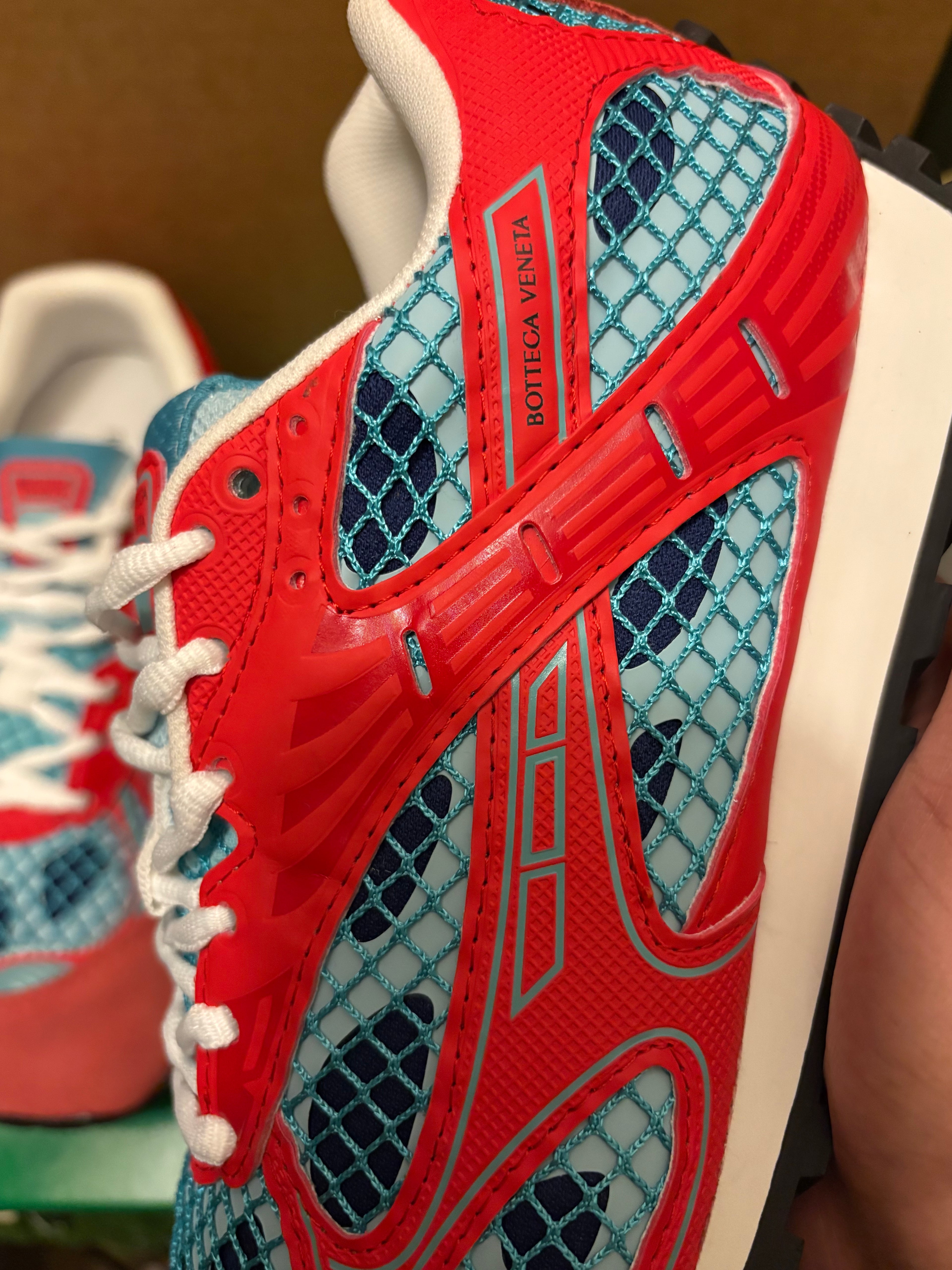 B*ttega Orb*t Red/Blue